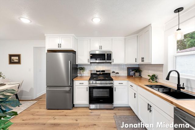 310 Majestic Street Se, City Of Kentwood, MI 49548