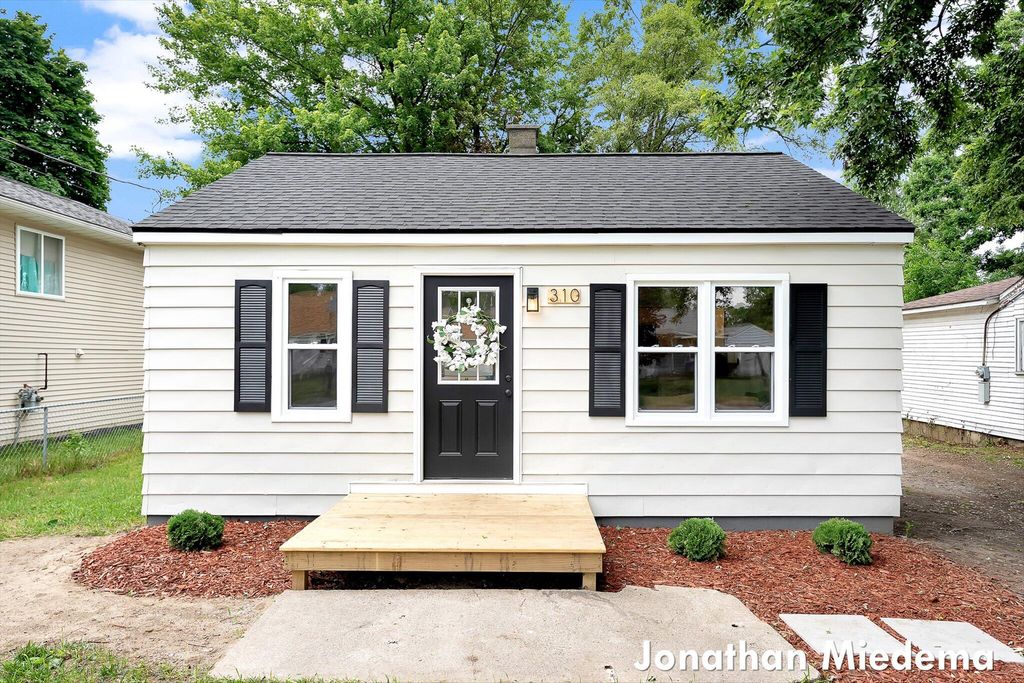 310 Majestic Street Se, City Of Kentwood, MI 49548