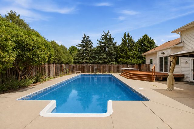 3304 W Park Drive, Burnsville, MN 55306