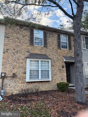 313 FOUNTAIN HALL CT, Mount Laurel, NJ 08054