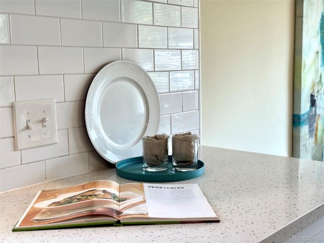 7499 ROBINDALE Avenue, Dearborn Heights, MI 48127