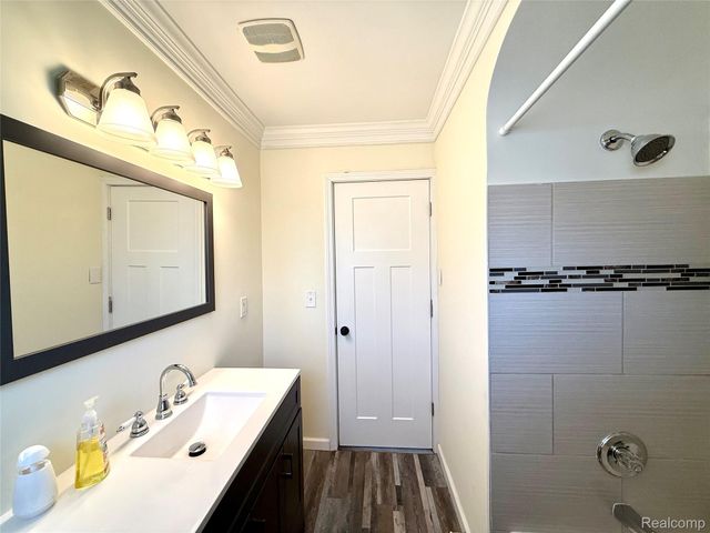 7499 ROBINDALE Avenue, Dearborn Heights, MI 48127