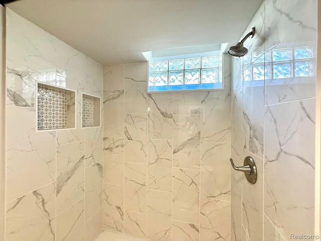 7499 ROBINDALE Avenue, Dearborn Heights, MI 48127