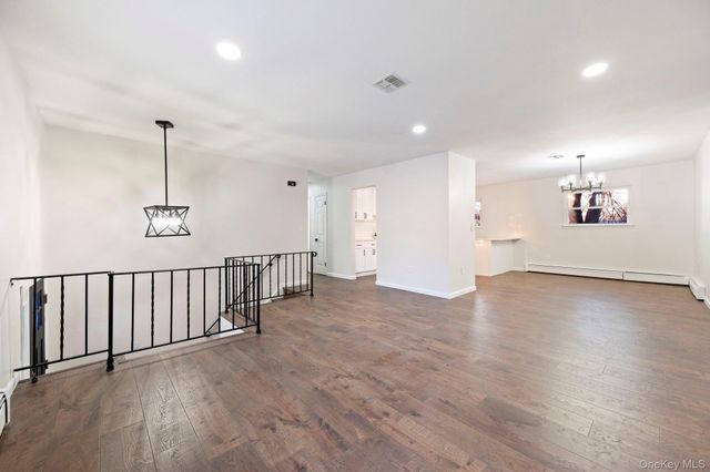 15 Decker Drive, Washingtonville, NY 10992