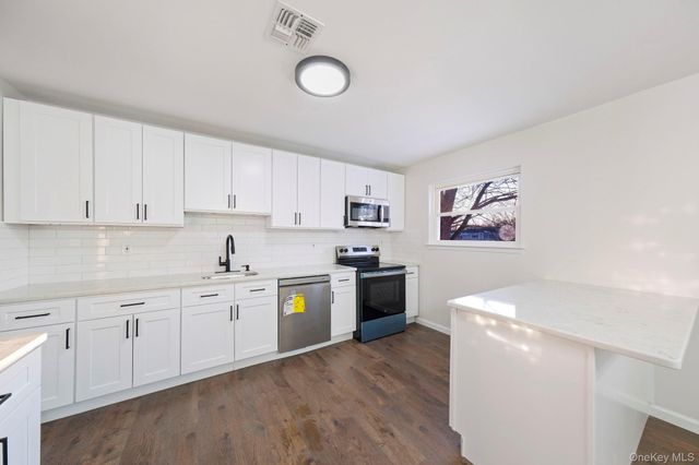 15 Decker Drive, Washingtonville, NY 10992