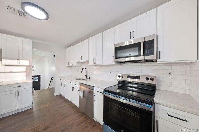 15 Decker Drive, Washingtonville, NY 10992