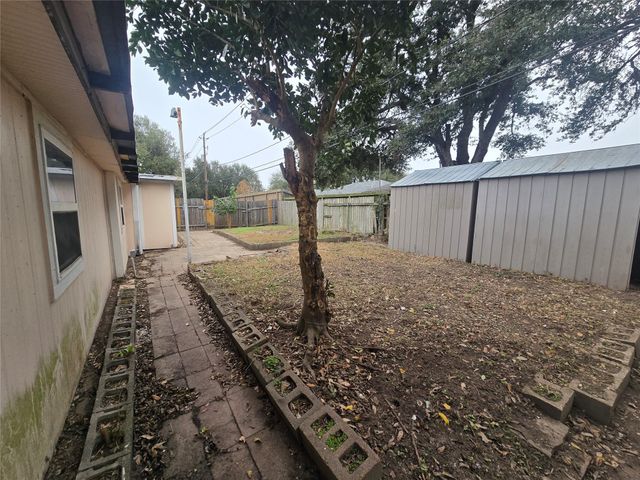 6717 Fairway Drive, Galveston, TX 77551