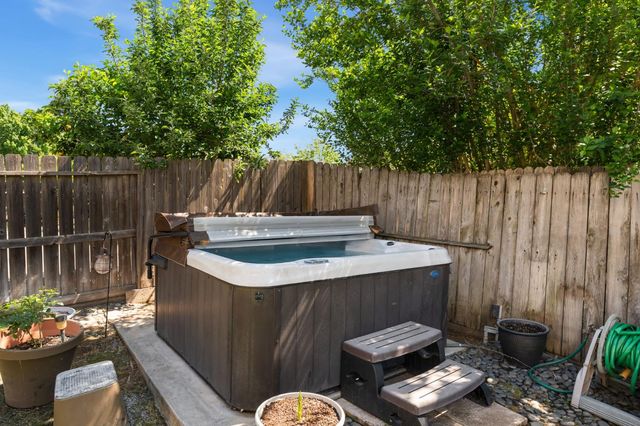 9044 Wharton Way, Elk Grove, CA 95624