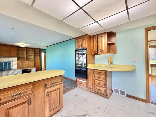 442 Oakland LANE, Elkhorn, WI 53121