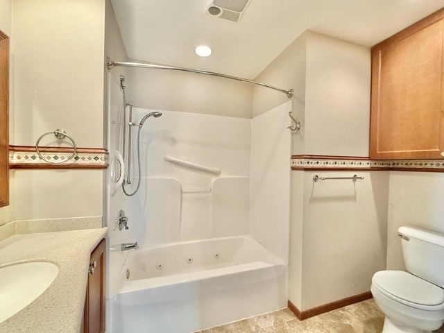 442 Oakland LANE, Elkhorn, WI 53121