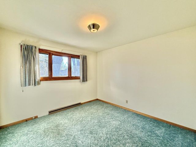 442 Oakland LANE, Elkhorn, WI 53121