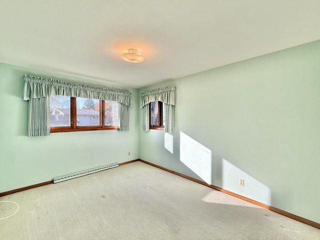 442 Oakland LANE, Elkhorn, WI 53121