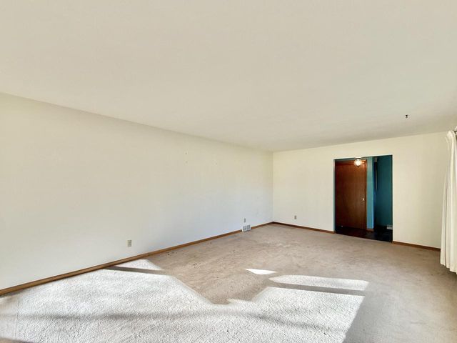 442 Oakland LANE, Elkhorn, WI 53121