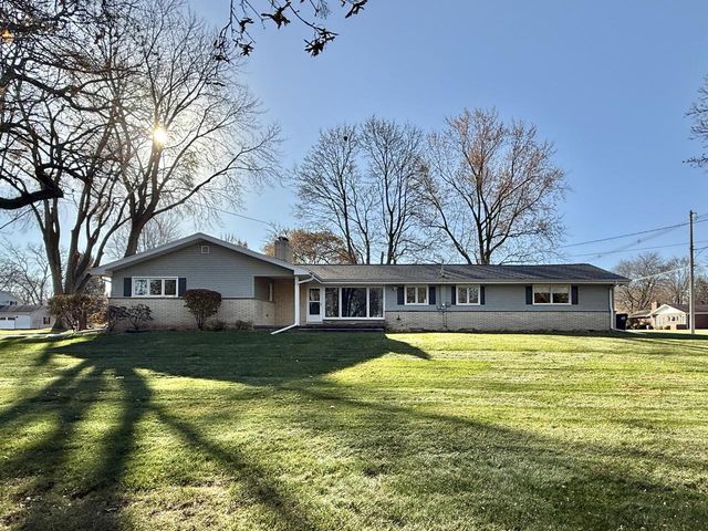 442 Oakland LANE, Elkhorn, WI 53121