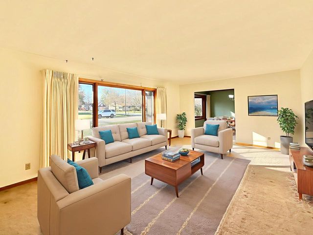 442 Oakland LANE, Elkhorn, WI 53121