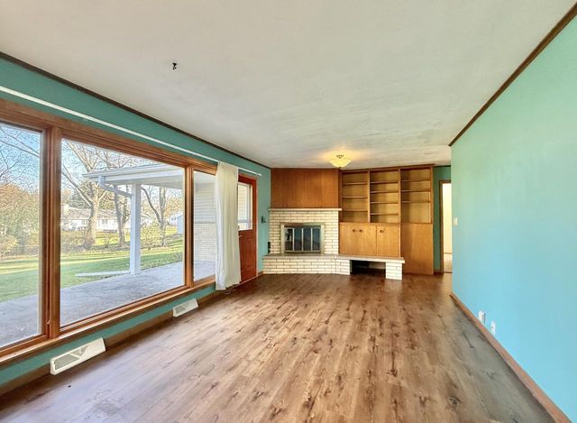 442 Oakland LANE, Elkhorn, WI 53121