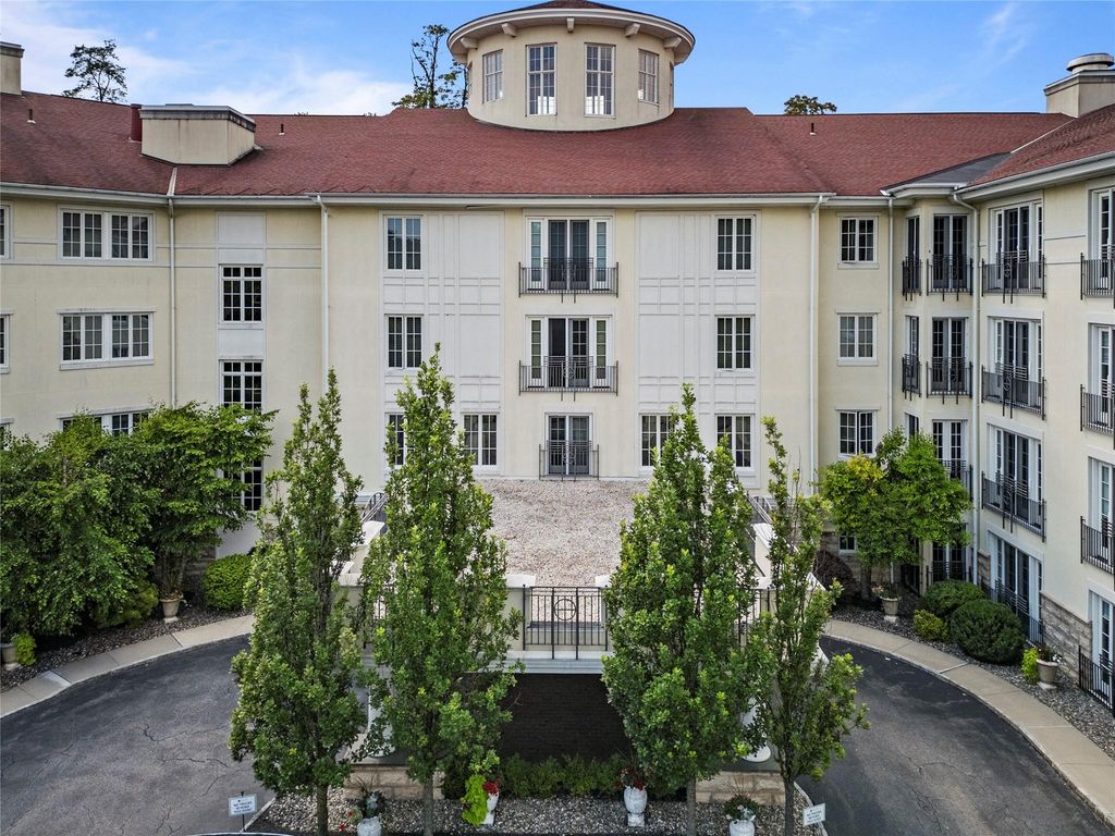 421 Trump Park, Shrub Oak, NY 10588