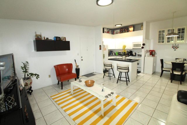 9342 S Belfort Circle 214, Tamarac, FL 33321
