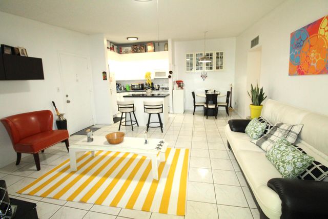 9342 S Belfort Circle 214, Tamarac, FL 33321