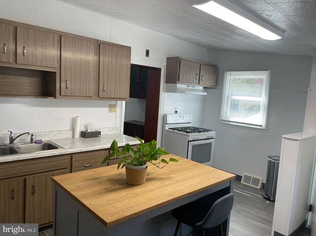 708 E CHESTNUT AVE, Vineland, NJ 08360