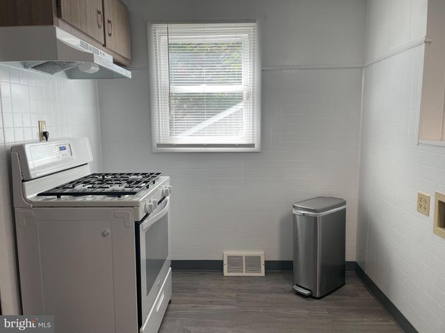 708 E CHESTNUT AVE, Vineland, NJ 08360