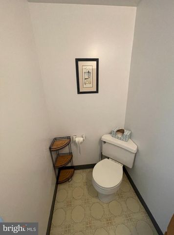 708 E CHESTNUT AVE, Vineland, NJ 08360