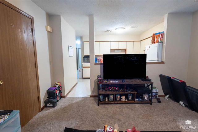 2556 Candle Crest Cir., Manhattan, KS 66503