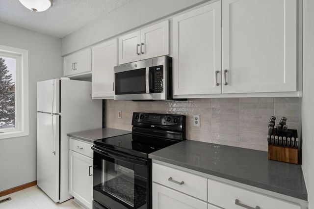 1595 W Wayzata Boulevard F, Long Lake, MN 55356