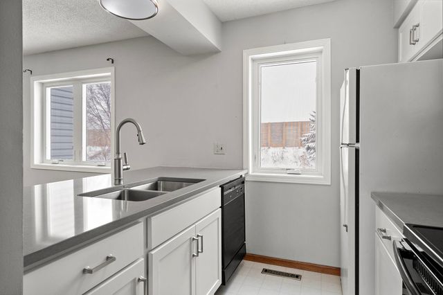 1595 W Wayzata Boulevard F, Long Lake, MN 55356