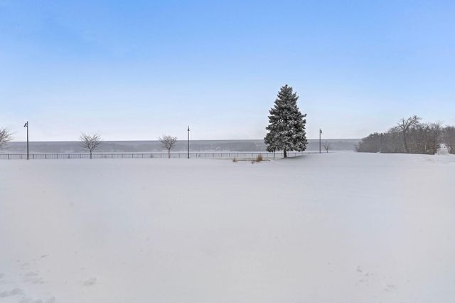 1595 W Wayzata Boulevard F, Long Lake, MN 55356