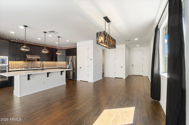 5622 S 28TH Street, Phoenix, AZ 85040
