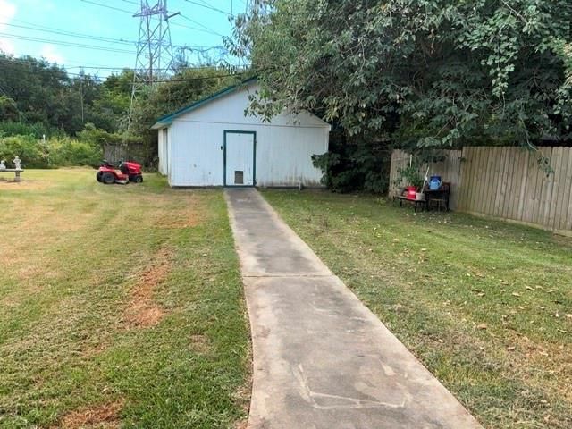 1909 11th Avenue, La Marque, TX 77568