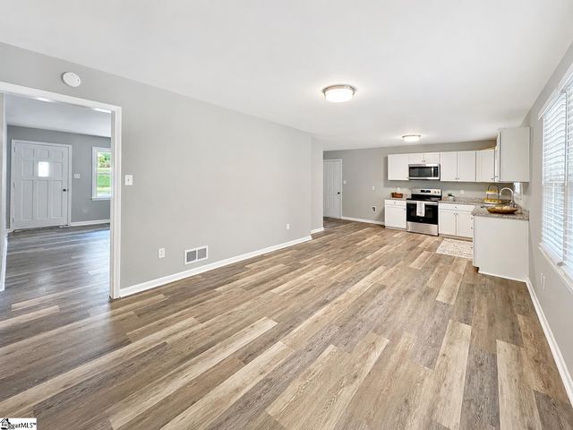 141 Russell Street, Spartanburg, SC 29307