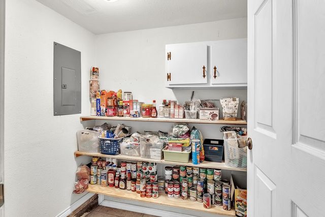 2004 N Monticello St, Big Spring, TX 79720