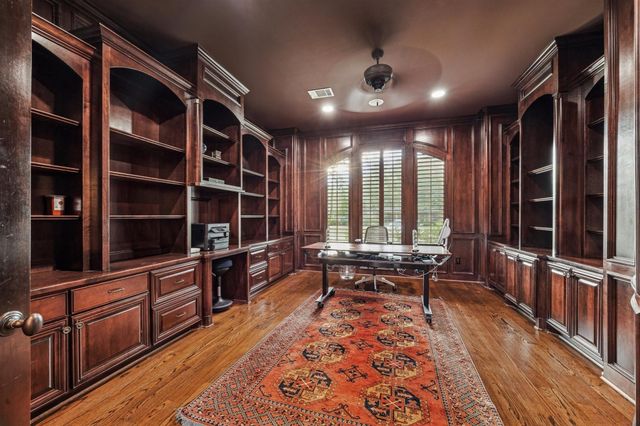 170 Plantation Road, Houston, TX 77024