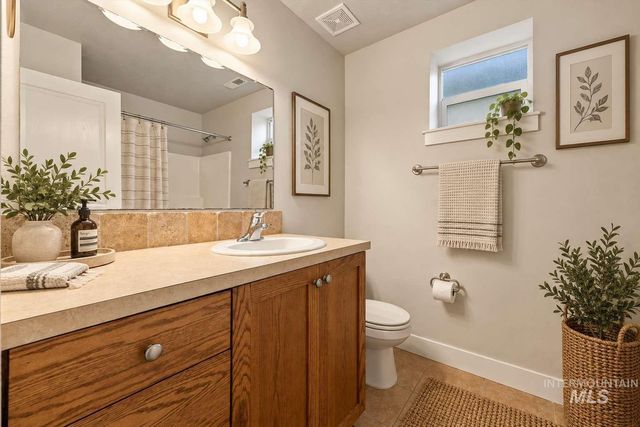 6422 W Everett St, Boise, ID 83704