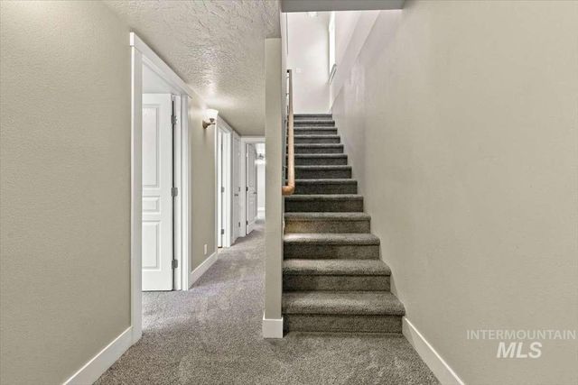 6422 W Everett St, Boise, ID 83704