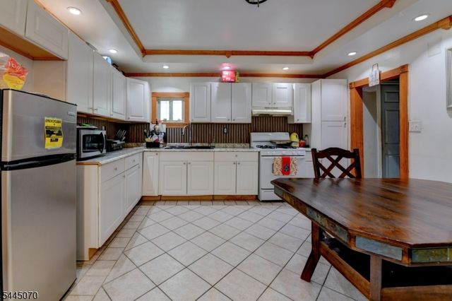 136 Sylvan Ave, Newark City, NJ 07104