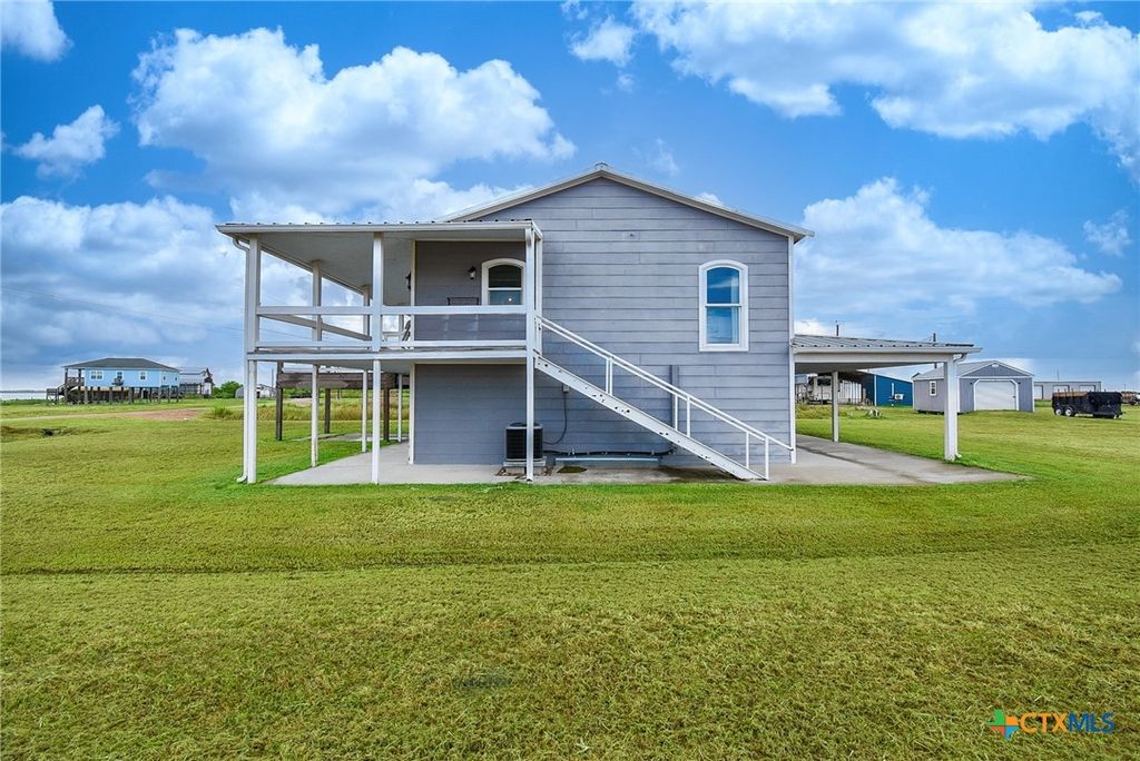 Image 7 of property listing at 965 Porpoise Drive, Palacios, TX 77465