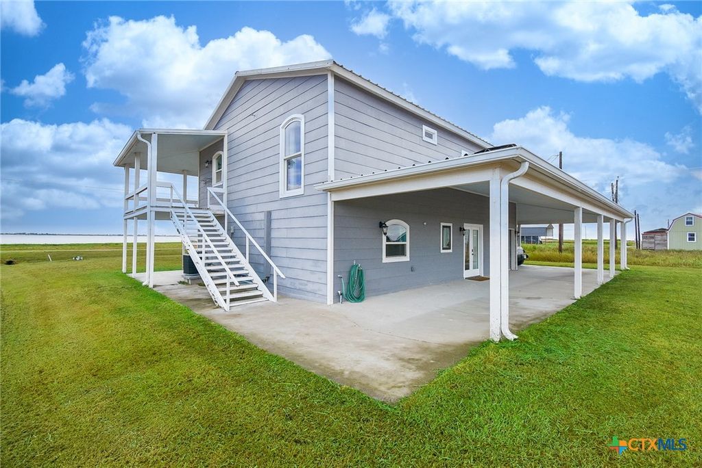Image 8 of property listing at 965 Porpoise Drive, Palacios, TX 77465