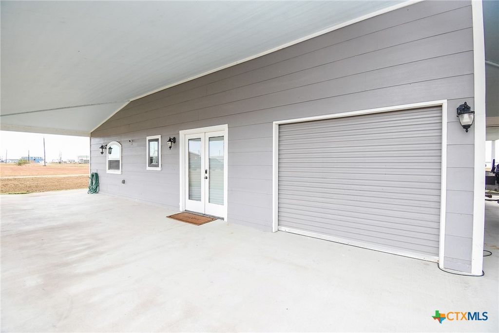Image 9 of property listing at 965 Porpoise Drive, Palacios, TX 77465