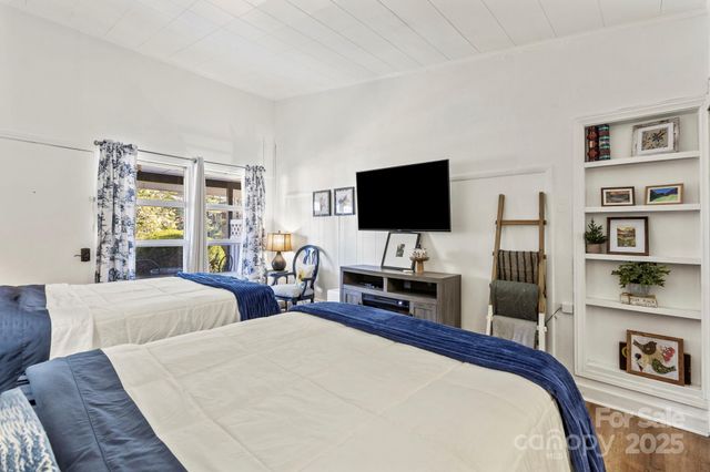 130 Old Mill Road, Flat Rock, NC 28731