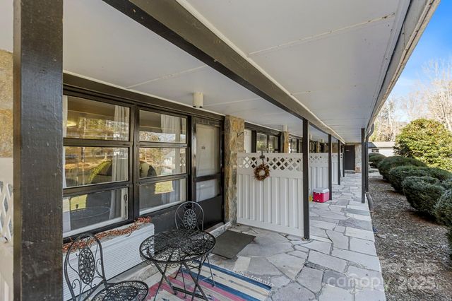 130 Old Mill Road, Flat Rock, NC 28731