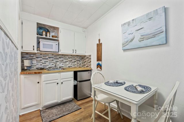 130 Old Mill Road, Flat Rock, NC 28731