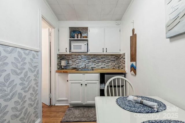 130 Old Mill Road, Flat Rock, NC 28731