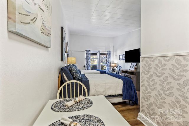 130 Old Mill Road, Flat Rock, NC 28731