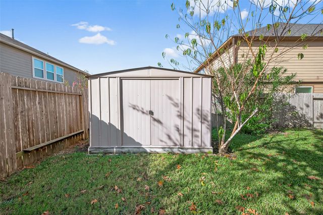 9940 Swallow Drive, Conroe, TX 77385