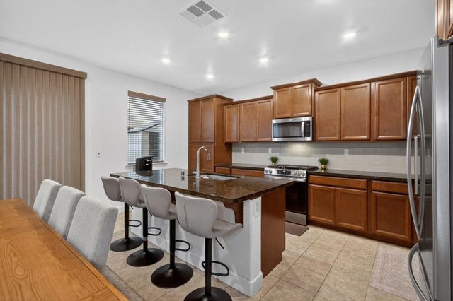 913 Puma St, Rocklin, CA 95765