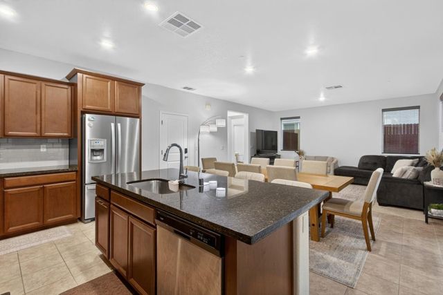 913 Puma St, Rocklin, CA 95765