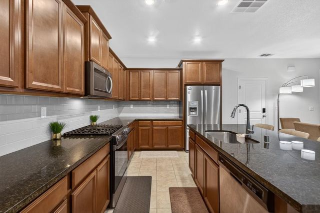 913 Puma St, Rocklin, CA 95765